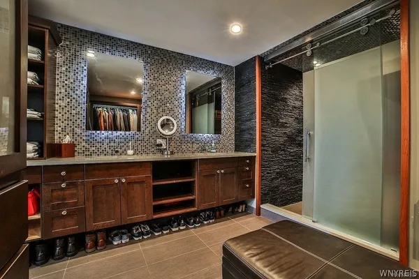 $875,000 | 252 Rivermist Drive, Buffalo, NY 14202