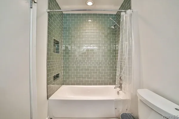 $875,000 | 252 Rivermist Drive, Buffalo, NY 14202