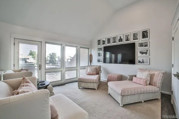 $875,000 | 252 Rivermist Drive, Buffalo, NY 14202