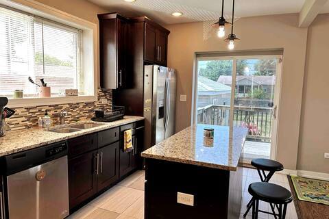 9520 South Ridgeway Avenue Evergreen Park, IL 60805 - Photo 2 of 19