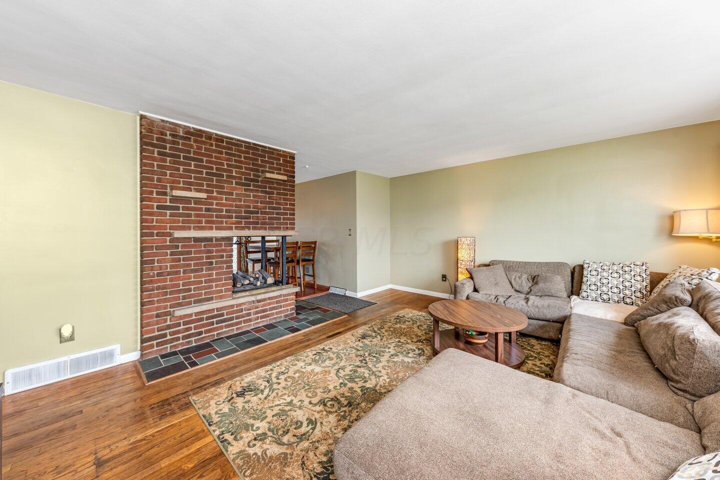 1085 Wiltshire Road Columbus, OH 43204 - Photo 2 of 34 003-1085WiltshireRoad-Columbus-OH-43204-