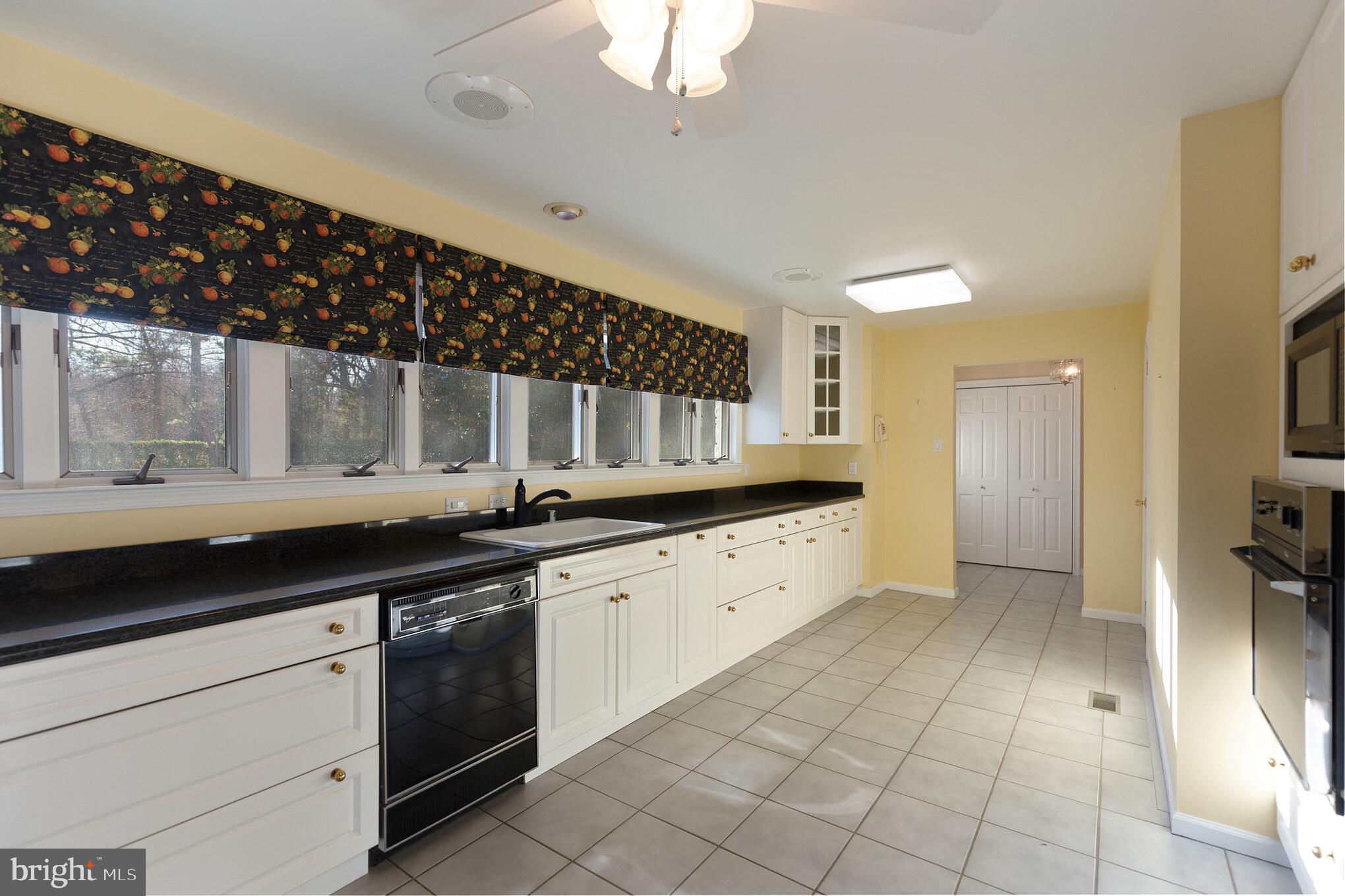 10756 Sawpit Cove Road Lusby, MD 20657 - Photo 20 of 39 Kitchen