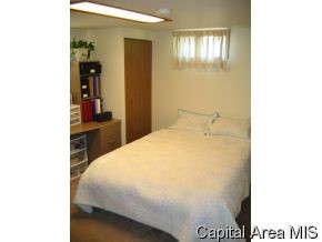 2908 Somerton Road Springfield, IL 62702 - Photo 10 of 12