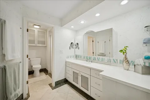 1601 Oakwood Avenue, Unit 307, Highland Park, IL 60035