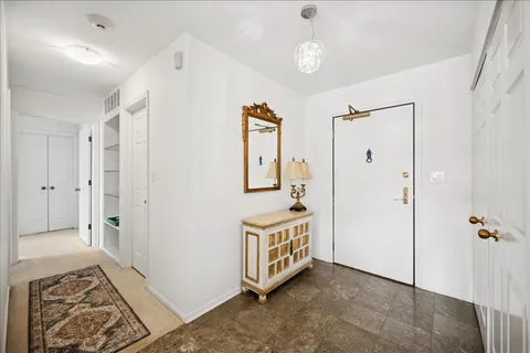 1601 Oakwood Avenue, Unit 307, Highland Park, IL 60035