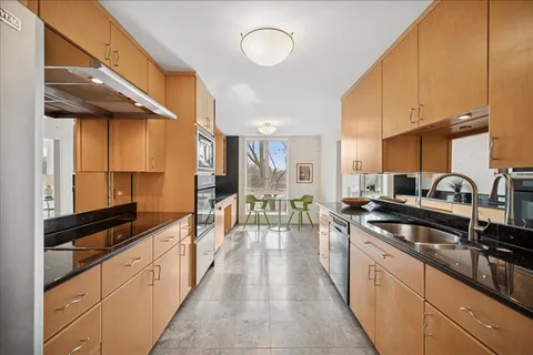 1601 Oakwood Avenue, Unit 307, Highland Park, IL 60035