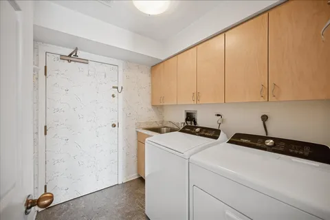 1601 Oakwood Avenue, Unit 307, Highland Park, IL 60035