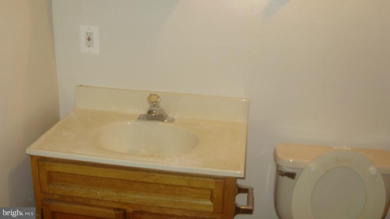 2413 Benning Road Northeast Washington, DC 20002 - Photo 6 of 8 Bath