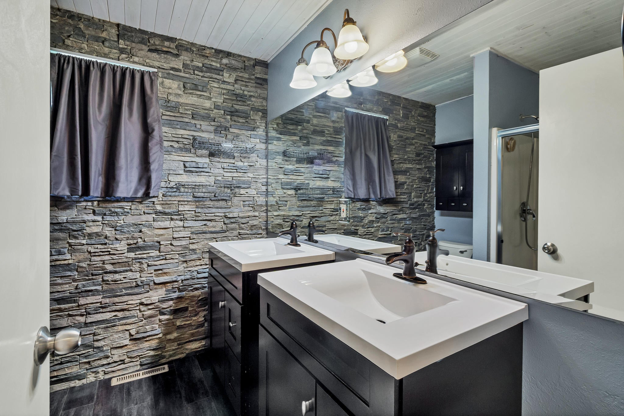 19323 Mohawk Road Bend, OR 97702 - Photo 11 of 22 master bath