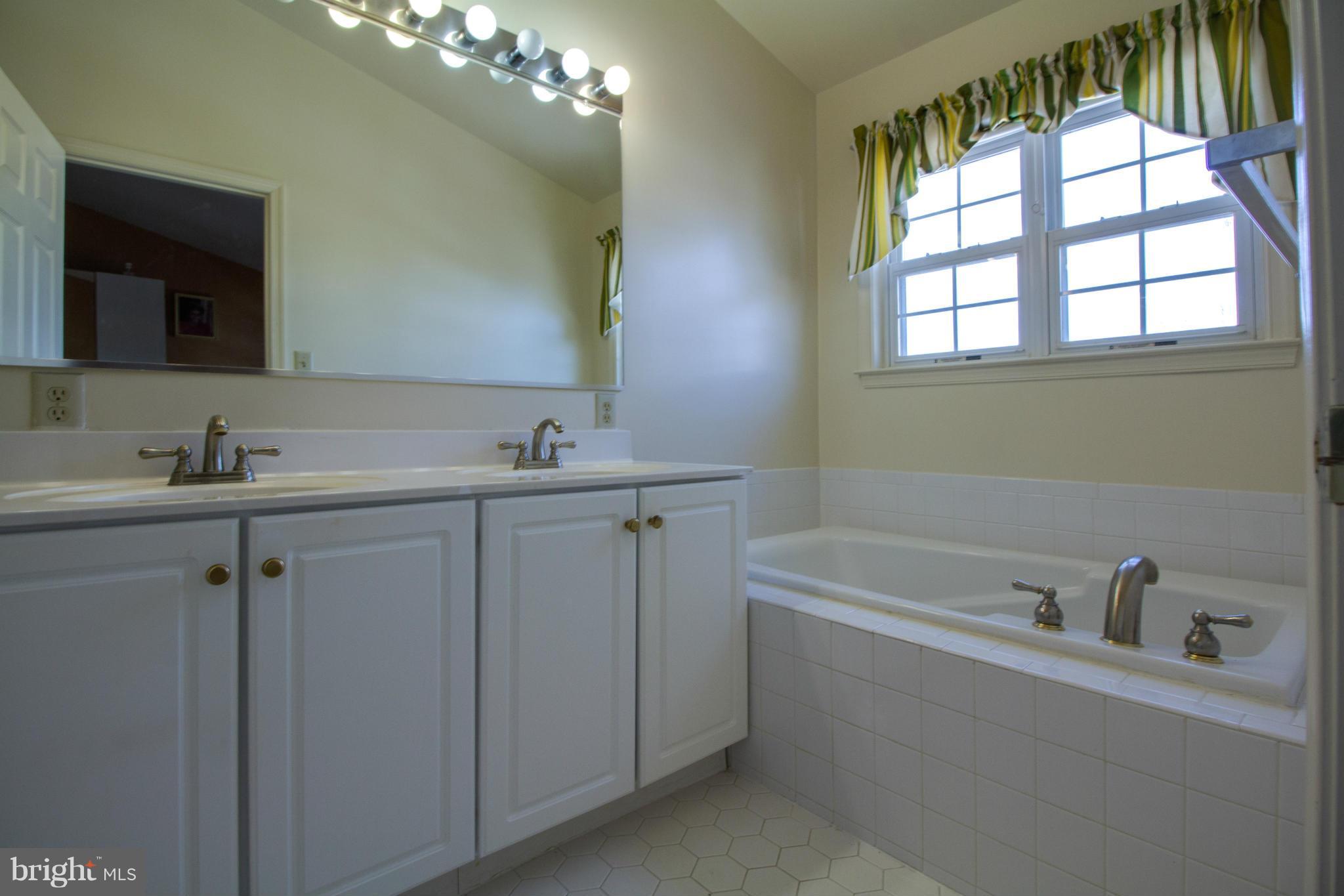 2141 Elm Tree Lane Silver Spring, MD 20906 - Photo 18 of 30 Bath (Master)