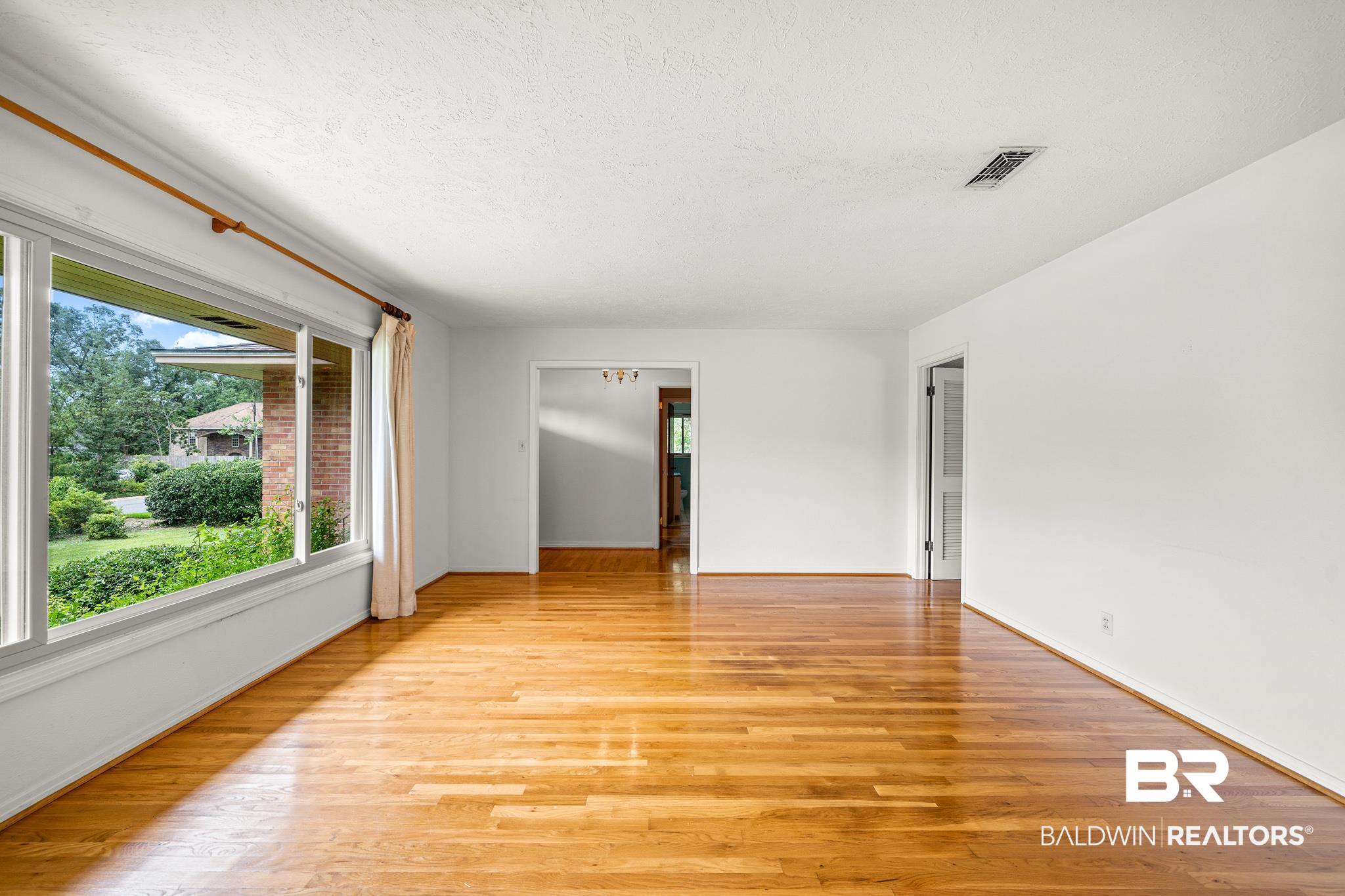 454 Boone Lane Fairhope, AL 36532 - Photo 5 of 21 Living Room