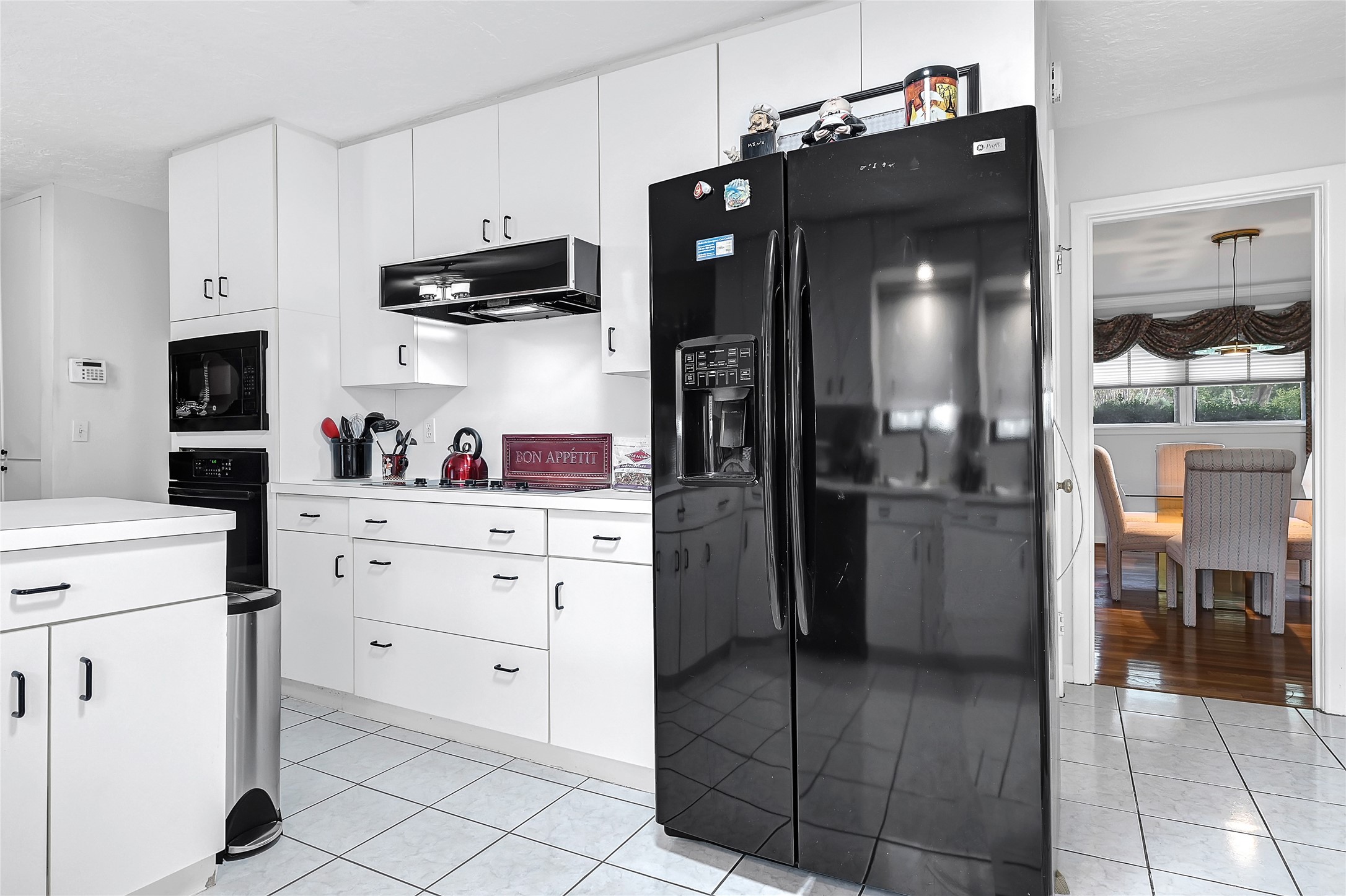 4831 Knickerbocker Street Houston, TX 77035 - Photo 26 of 50 Black-and-white kitchen with updated appliances and abundant storage.