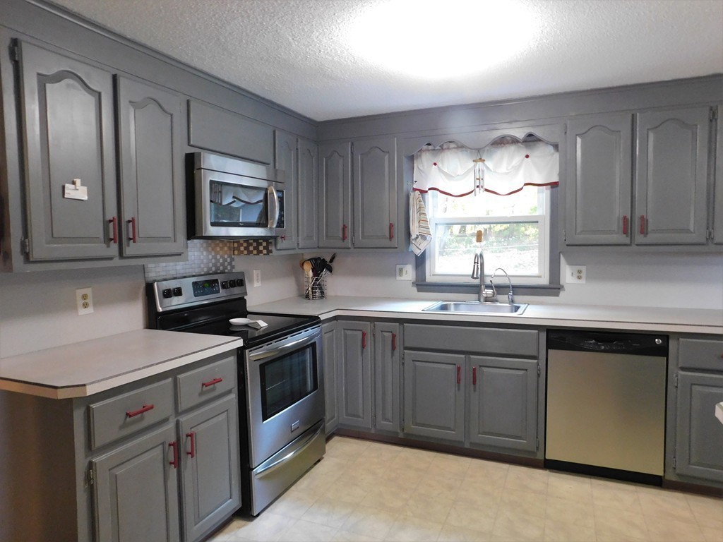 367 Gooseberry Road West Springfield, MA 01089 - Photo 14 of 30 Gallery Image 14