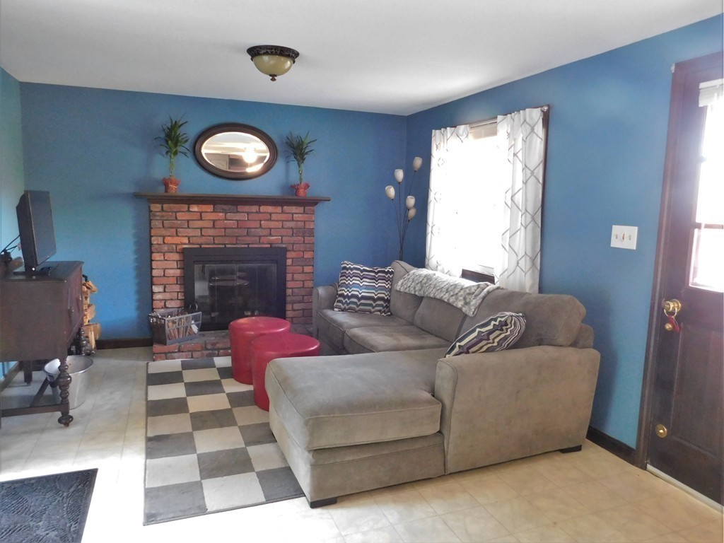 367 Gooseberry Road West Springfield, MA 01089 - Photo 10 of 30 Gallery Image 10