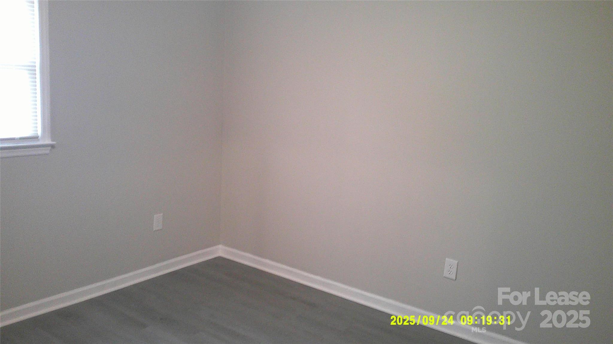 1326 7th Avenue Southwest Hickory, NC 28602 - Photo 9 of 11 close up of a white marble wall