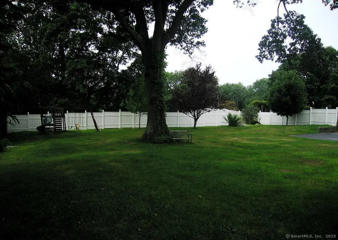 28 Lloyd Road Waterford, CT 06385 - Photo 4 of 16