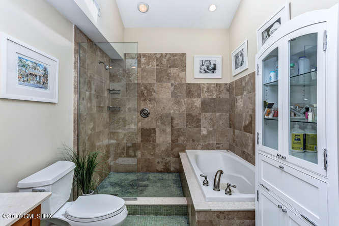16 Apache Place Riverside, CT 06878 - Photo 18 of 27 a bathroom with a bathtub and toilet