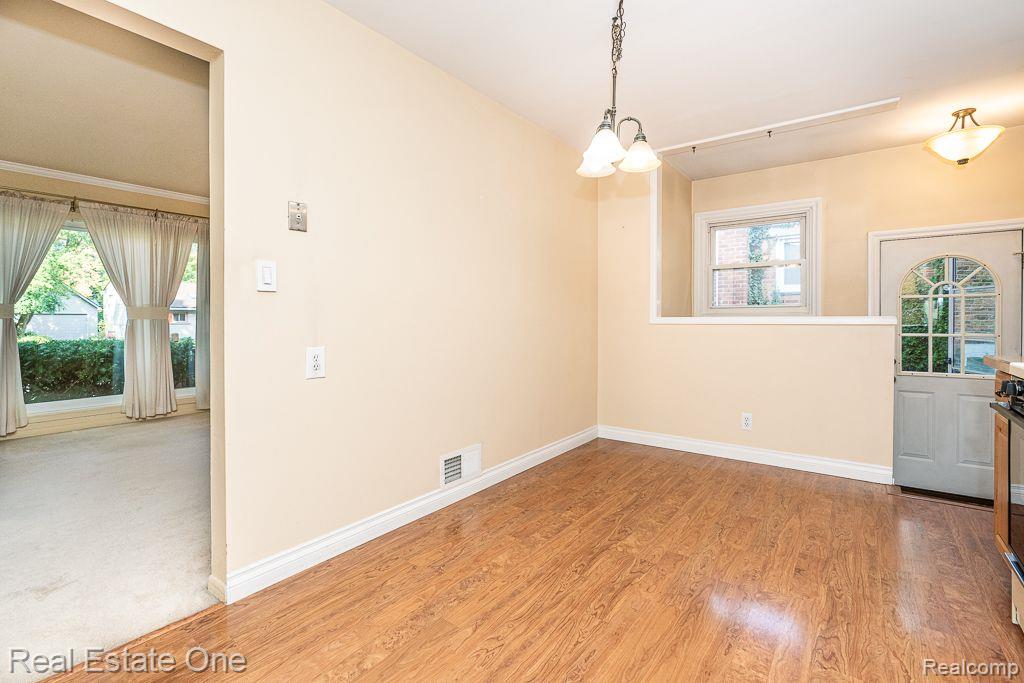 1366 Maple Drive Rochester, MI 48307 - Photo 6 of 34