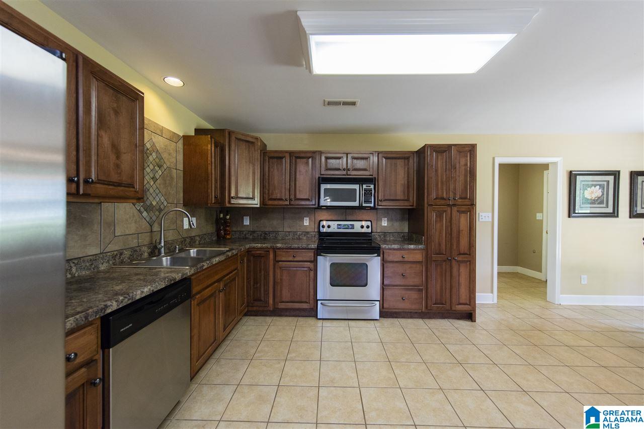 241 Davis Avenue Sylacauga, AL 35150 - Photo 8 of 22