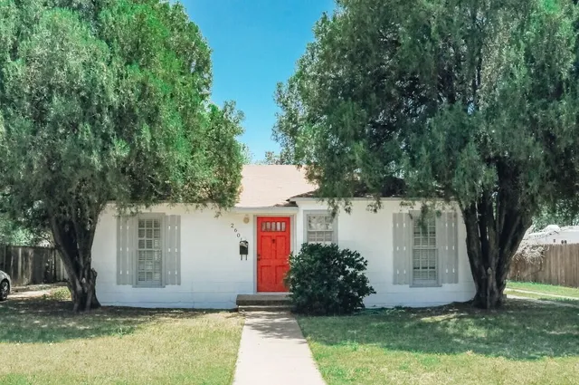 $1,400 | 2605 35th Street, Lubbock, TX 79413