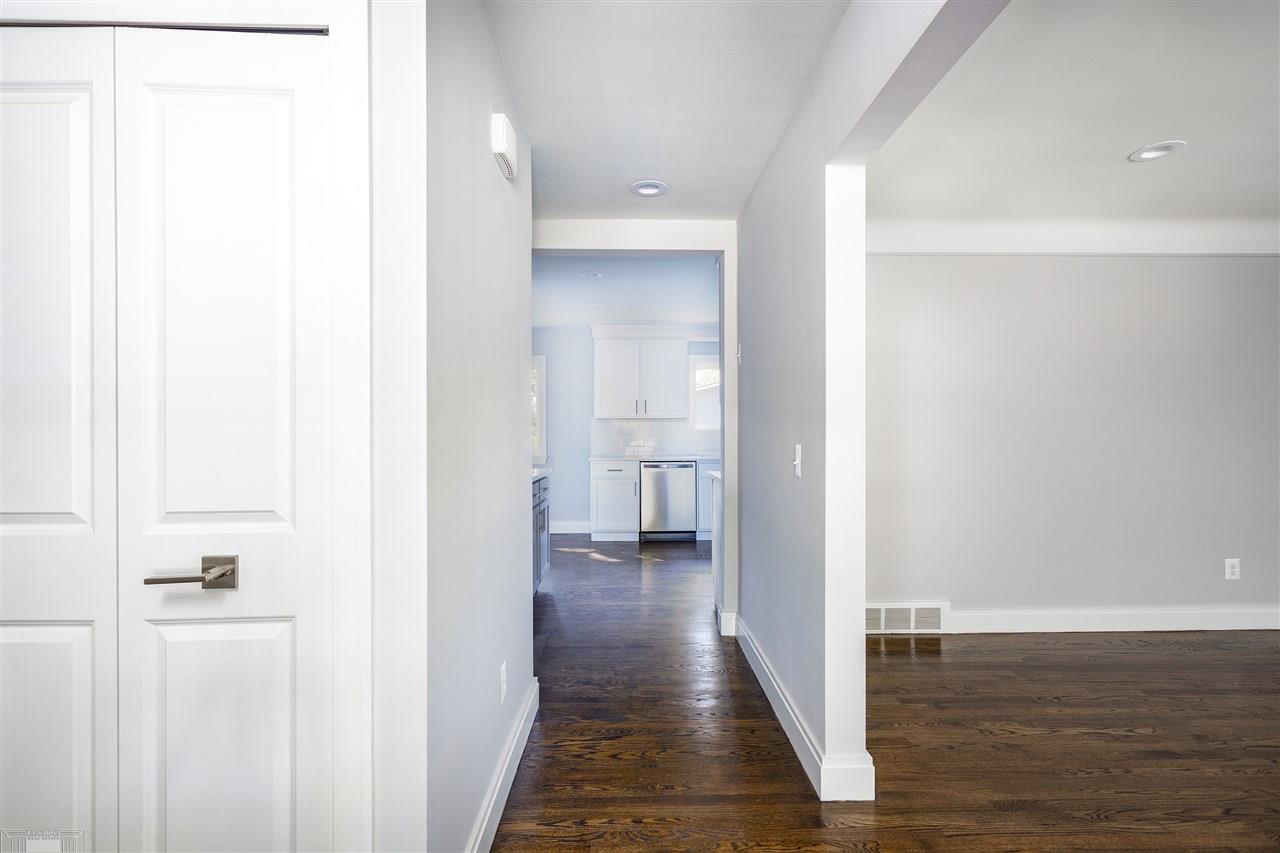 1083 Canterbury Road Grosse Pointe Woods, MI 48236 - Photo 6 of 38