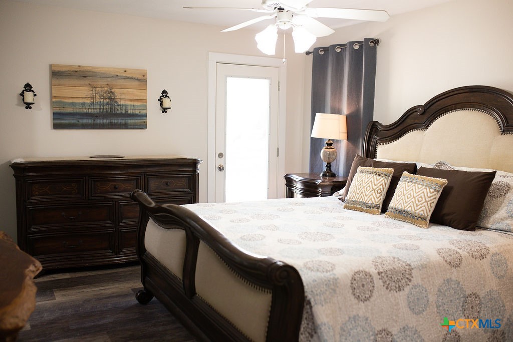 188 Cavalry Road Victoria, TX 77905 - Photo 16 of 26 a bedroom with a bed and a dresser