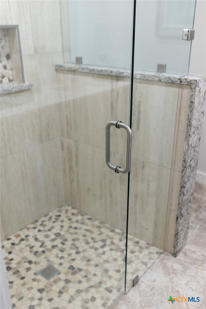 188 Cavalry Road Victoria, TX 77905 - Photo 19 of 26 a bathroom with a shower