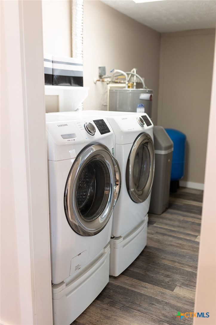 188 Cavalry Road Victoria, TX 77905 - Photo 24 of 26 a utility room with dryer and washer