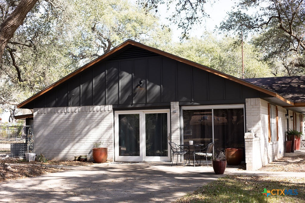 188 Cavalry Road Victoria, TX 77905 - Photo 3 of 26 a view of a house with a patio
