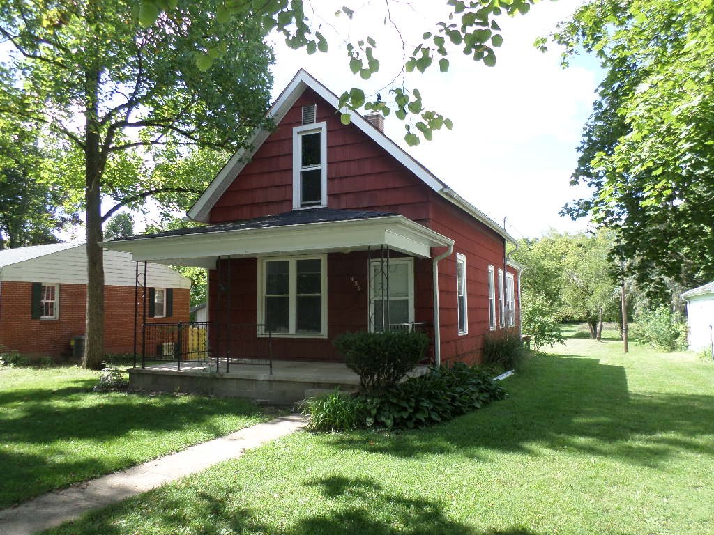 922 Fulton Avenue Rochester, IN 46975 - Photo 1 of 11