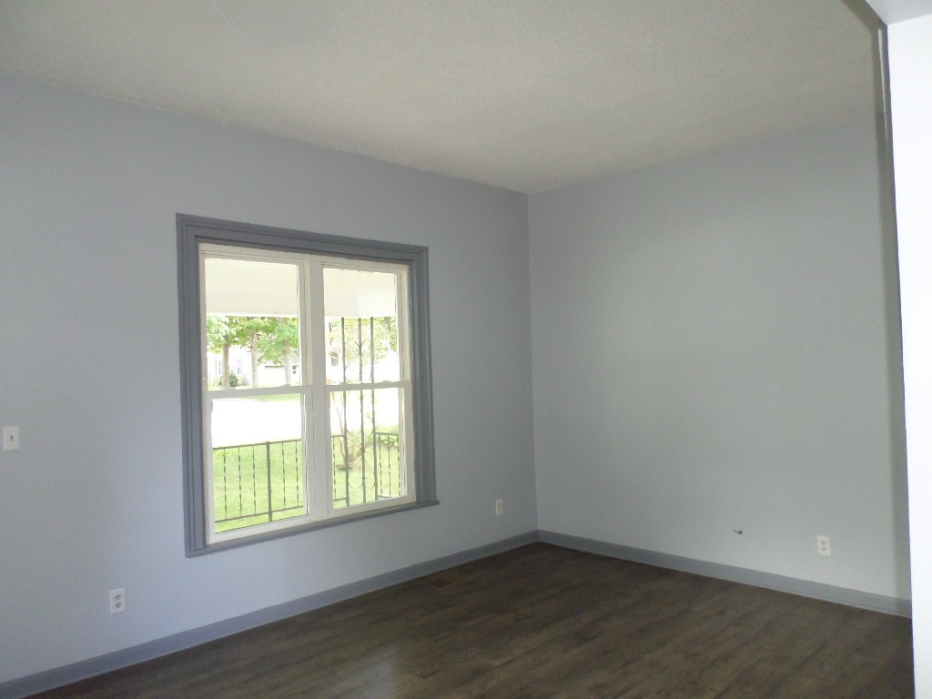 922 Fulton Avenue Rochester, IN 46975 - Photo 4 of 11