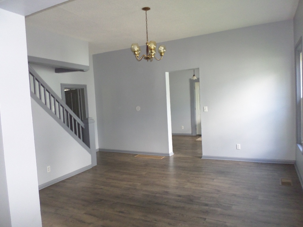 922 Fulton Avenue Rochester, IN 46975 - Photo 5 of 11