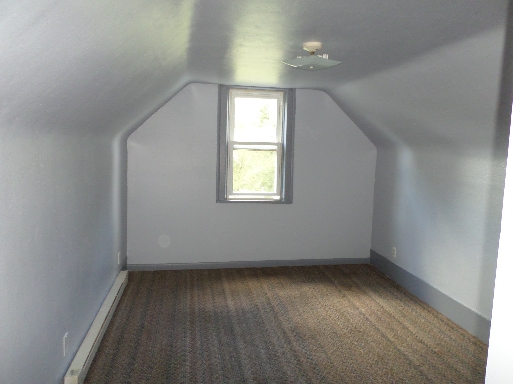 922 Fulton Avenue Rochester, IN 46975 - Photo 9 of 11