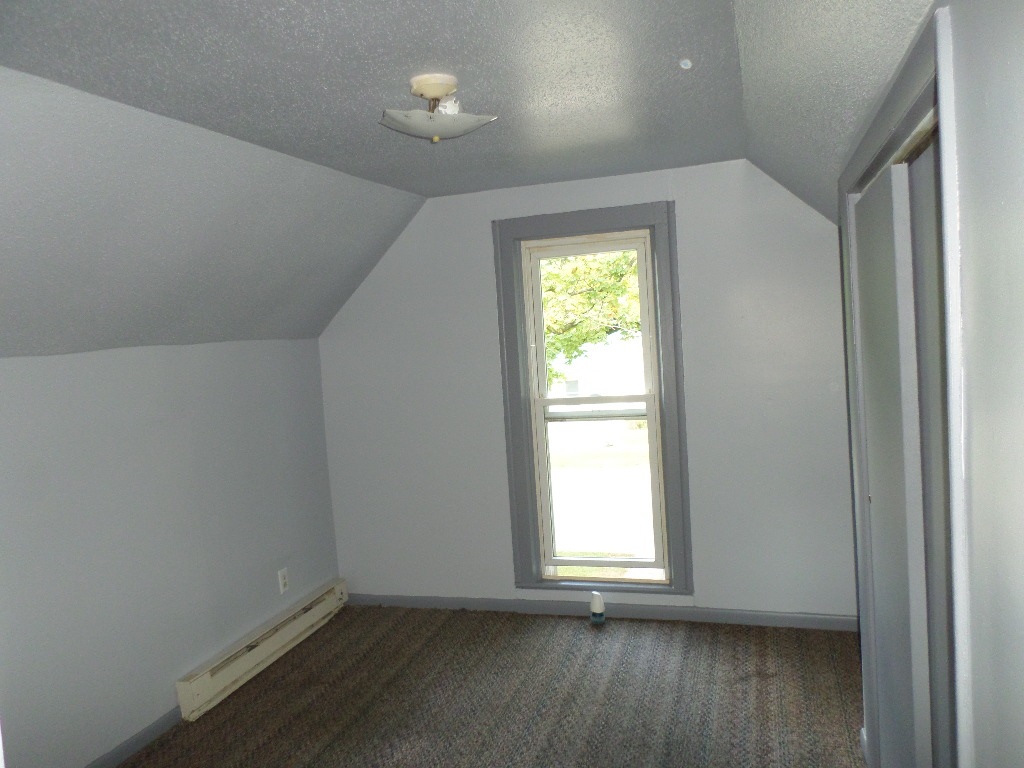 922 Fulton Avenue Rochester, IN 46975 - Photo 10 of 11