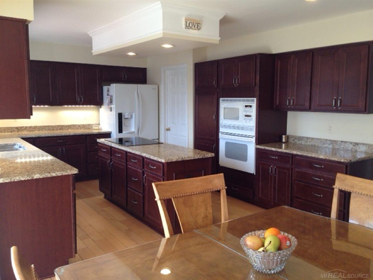 2203 Chippenham Chase Rochester, MI 48306 - Photo 11 of 33 31235673-10.JPG