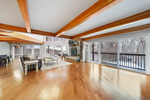 $639,000 | 850 Hillside Drive, Unit GG1, Fontana, WI 53125
