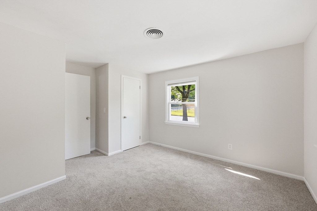 60 Keddy Street Springfield, MA 01109 - Photo 12 of 24