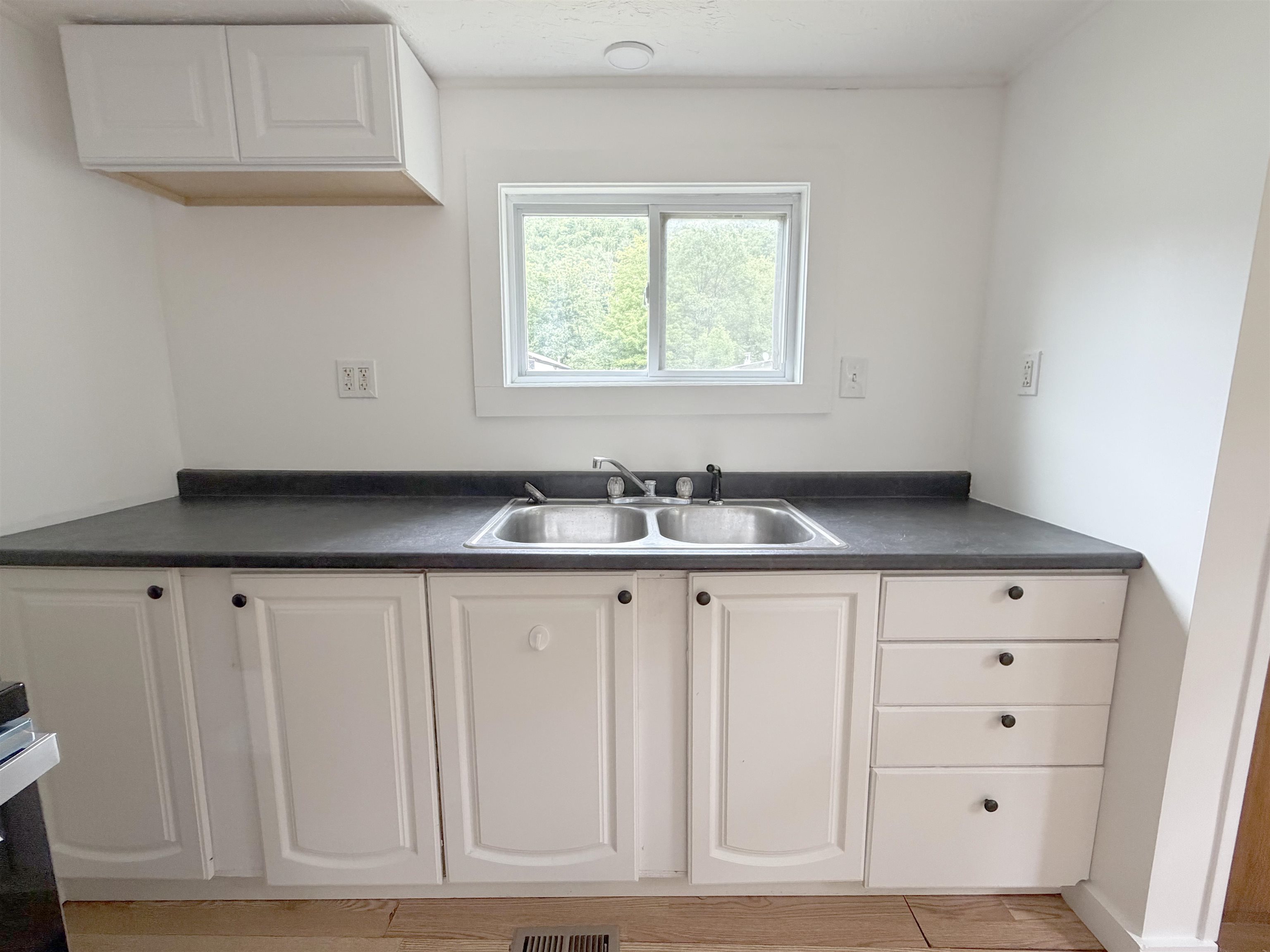 22 Valley Road Brattleboro, VT 05301 - Photo 8 of 34