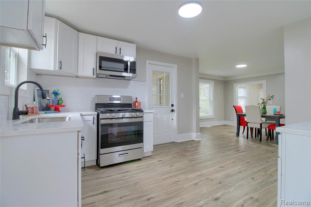 127 Bates Street Jackson, MI 49202 - Photo 9 of 33