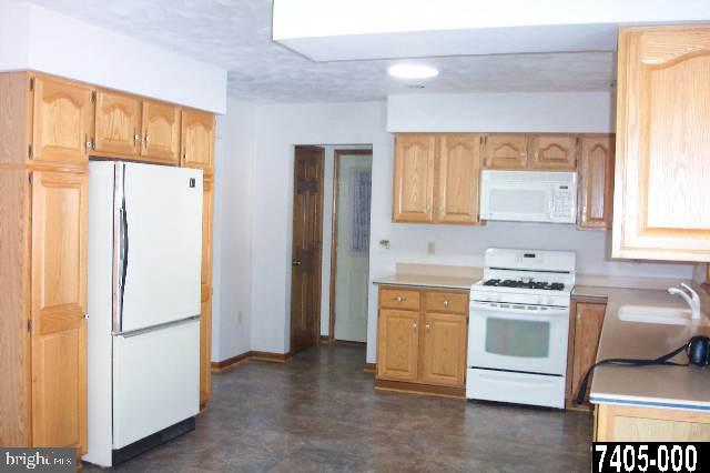 2425 Joppa Road York, PA 17403 - Photo 3 of 9