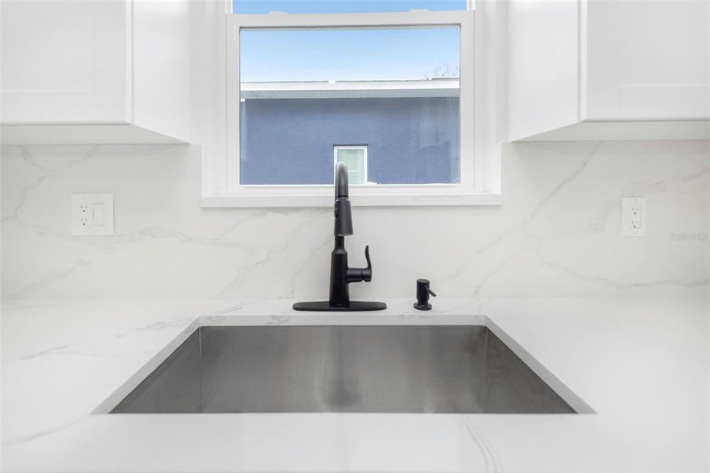 303 Archimedes Street Dunedin, FL 34698 - Photo 12 of 44