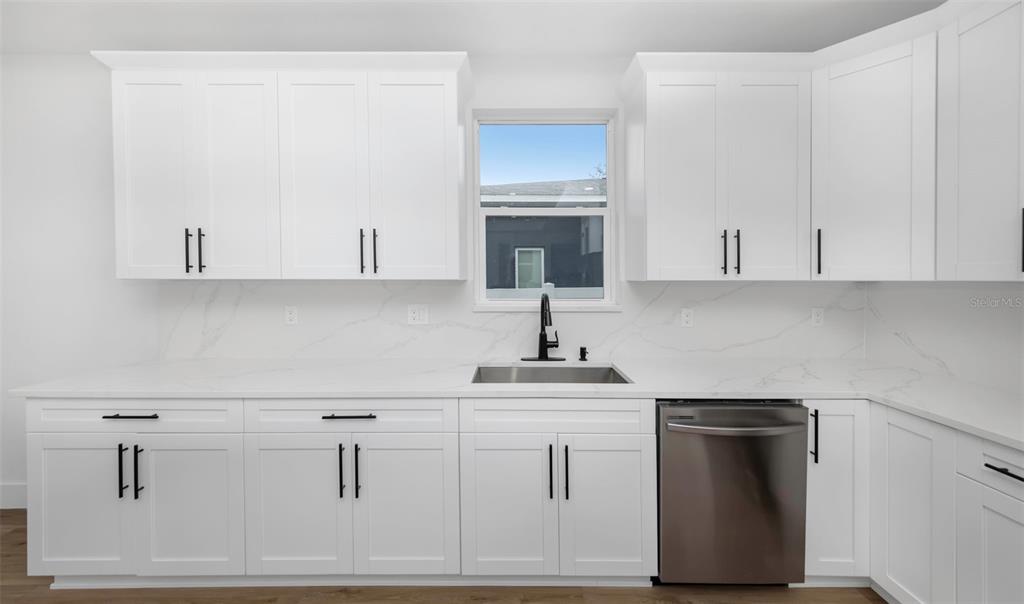 303 Archimedes Street Dunedin, FL 34698 - Photo 7 of 44