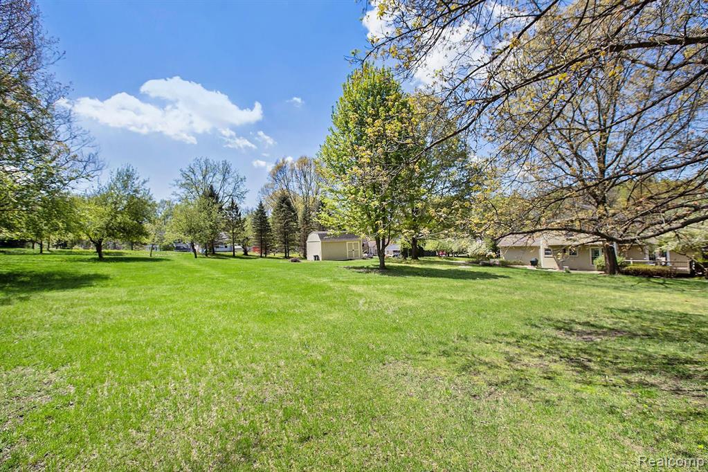 9500 Gibbs Road Clarkston, MI 48348 - Photo 28 of 30