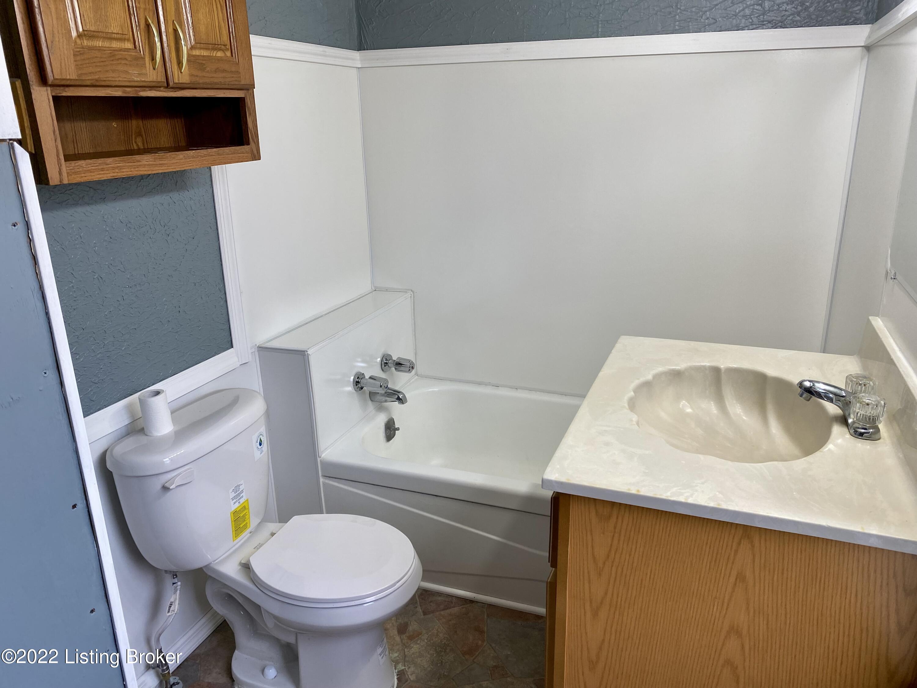 1906 Kings Ridge Road Carrollton, KY 41008 - Photo 8 of 10 Full Bath