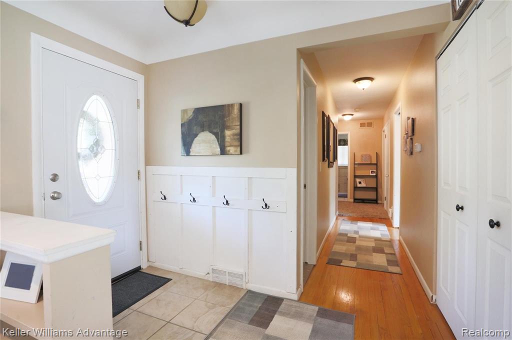 23128 Power Road Farmington, MI 48336 - Photo 11 of 27