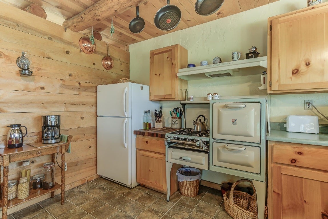 6219 Scott River Road Fort Jones, CA 96032 - Photo 5 of 38 Gallery Image 5
