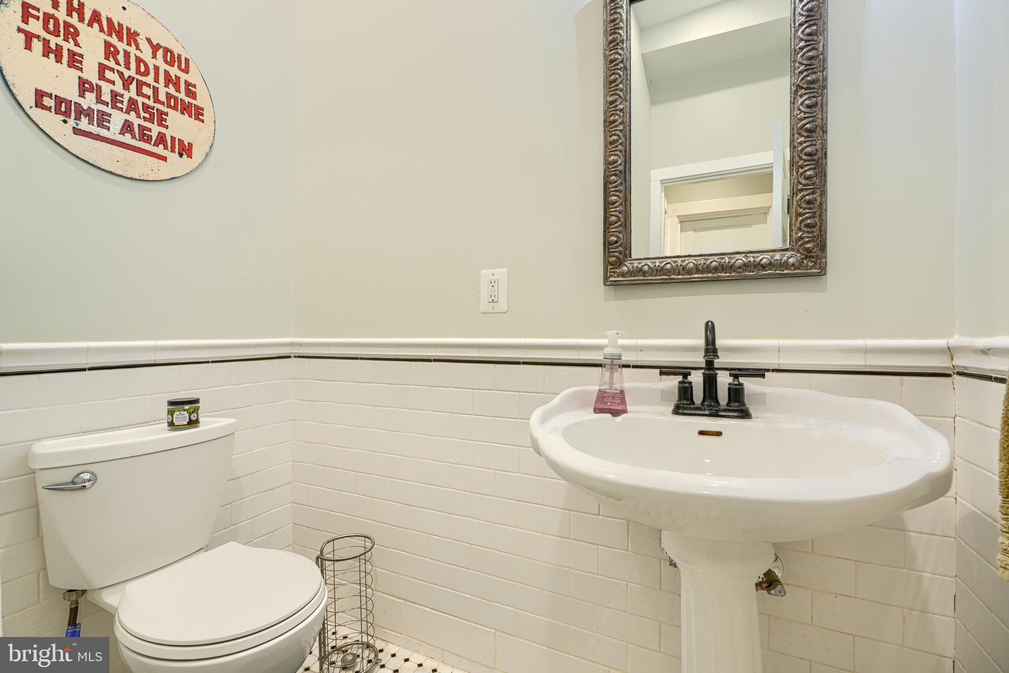 4416 Roland Avenue Baltimore, MD 21210 - Photo 17 of 60