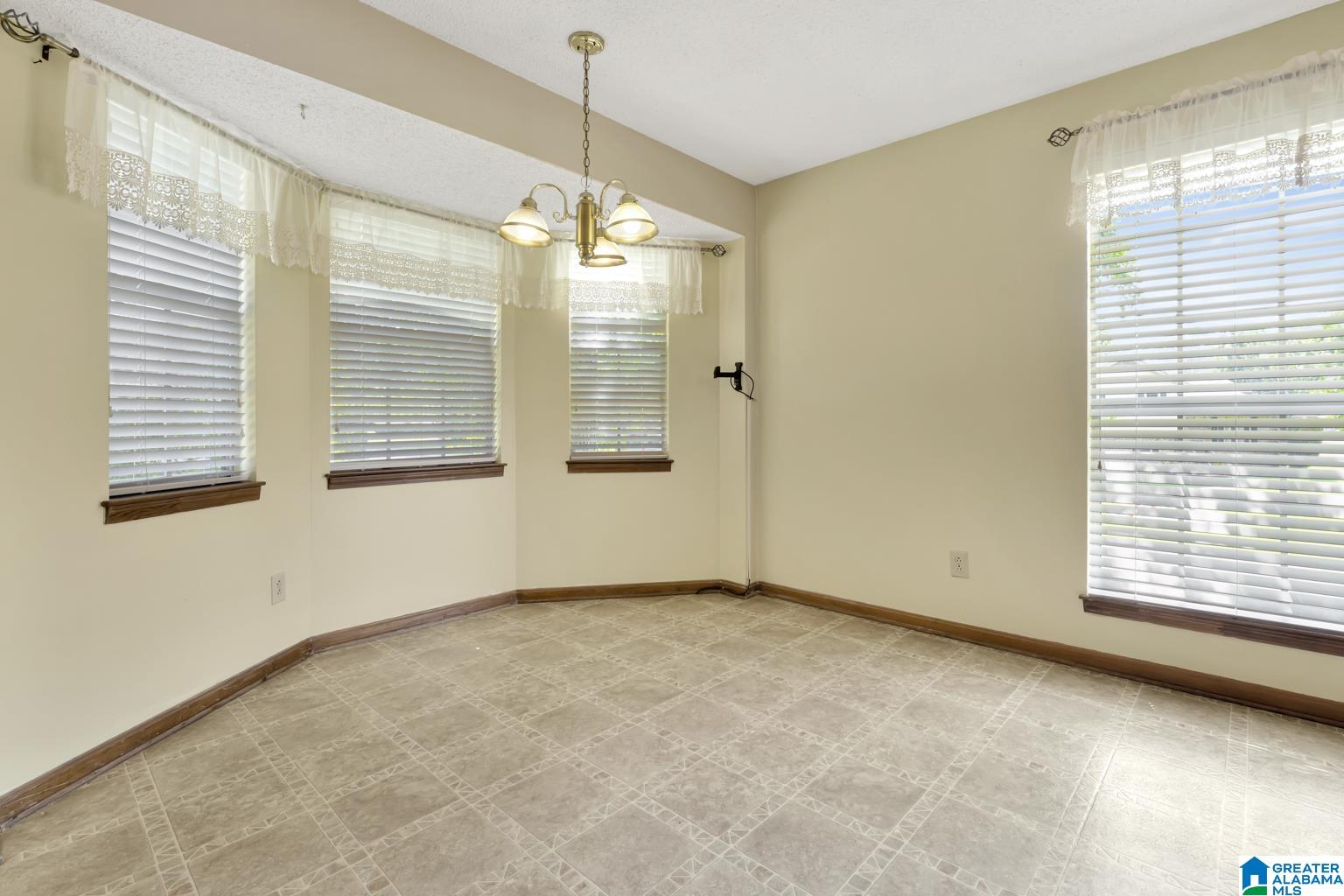 625 Greenbriar Road Fairfield, AL 35064 - Photo 9 of 21