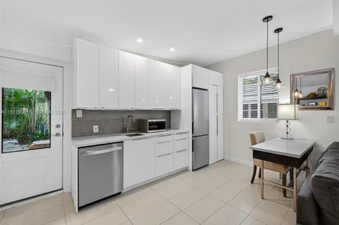 $800,000 | 1314 Southeast 1st Avenue, Fort Lauderdale, FL 33316