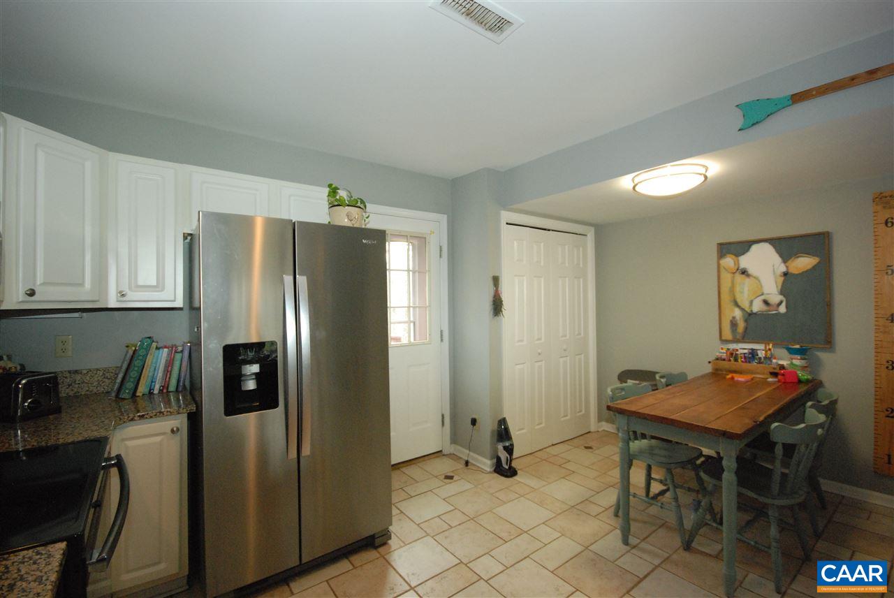 987 Amber Ridge Road Charlottesville, VA 22901 - Photo 8 of 19 a kitchen with stainless steel appliances granite countertop a refrigerator and a stove top oven